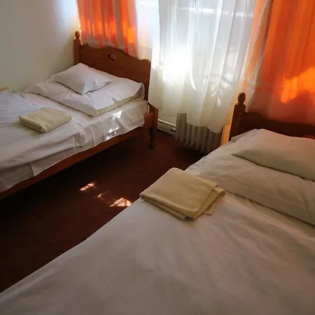Fonix Hostel *